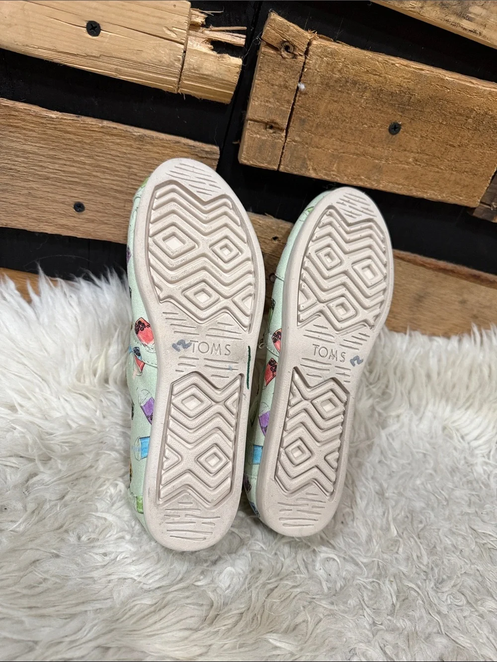 TOMS Limited Edition Green Matcha Boba Tea Print Alpargata Size‎ 7.5